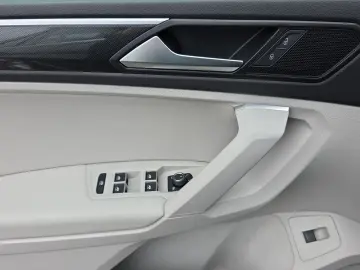 VW Tiguan Elegance 2.0 TDI DSG AHK IQ-Drive LED ACC