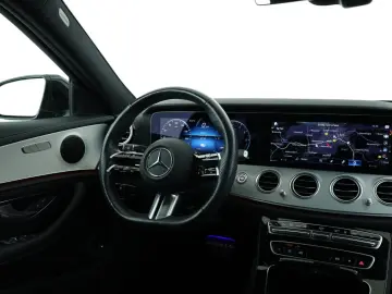 MERCEDES-BENZ E 300 de AMG PTS 360 Kamera Distronic …