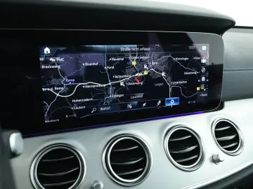 MERCEDES-BENZ E 300 de AMG PTS 360 Kamera Distronic …