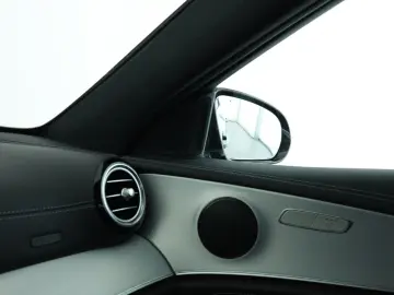 MERCEDES-BENZ E 300 de AMG PTS 360 Kamera Distronic …