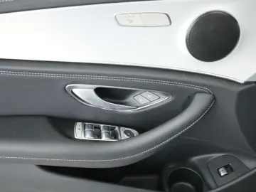 MERCEDES-BENZ E 300 de AMG PTS 360 Kamera Distronic …
