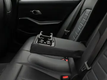 BMW 318d M Sport DAB HUD CockPitPro Lordos PDC Leder