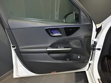 MERCEDES-BENZ C 220 T d AHK PANO DISTRO LED