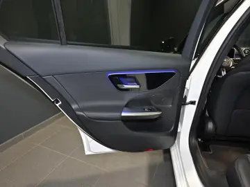 MERCEDES-BENZ C 220 T d AHK PANO DISTRO LED
