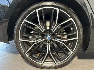 BMW 530i Touring xDrive M-Sport NAV LED AHK HUD H&K
