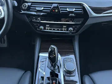 BMW 530i Touring xDrive M-Sport NAV LED AHK HUD H&K