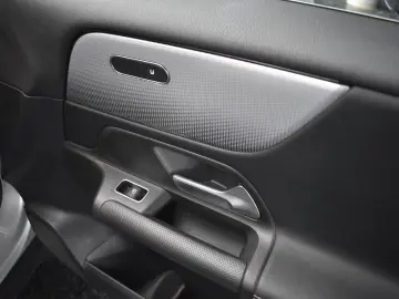 MERCEDES-BENZ GLB 200 d STYLE LED NAVI KAMERA SHZ PDC ALU