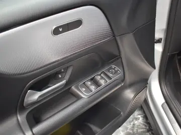 MERCEDES-BENZ GLB 200 d STYLE LED NAVI KAMERA SHZ PDC ALU