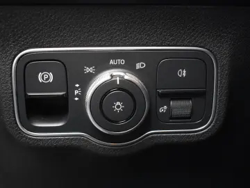MERCEDES-BENZ GLB 200 d STYLE LED NAVI KAMERA SHZ PDC ALU