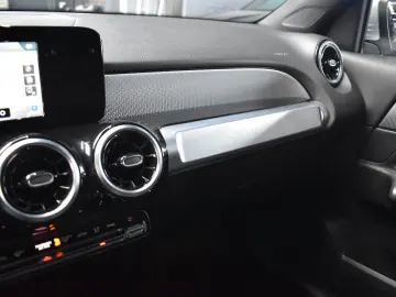 MERCEDES-BENZ GLB 200 d STYLE LED NAVI KAMERA SHZ PDC ALU
