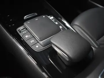 MERCEDES-BENZ GLB 200 d STYLE LED NAVI KAMERA SHZ PDC ALU