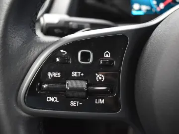 MERCEDES-BENZ GLB 200 d STYLE LED NAVI KAMERA SHZ PDC ALU