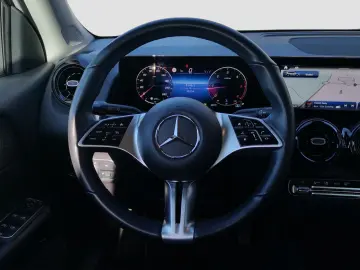 MERCEDES-BENZ GLB 180 d  AHK Navi el.Heck PTS LED SHZG SpurH