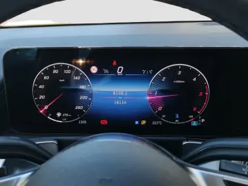 MERCEDES-BENZ GLB 180 d  AHK Navi el.Heck PTS LED SHZG SpurH