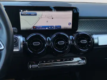 MERCEDES-BENZ GLB 180 d  AHK Navi el.Heck PTS LED SHZG SpurH