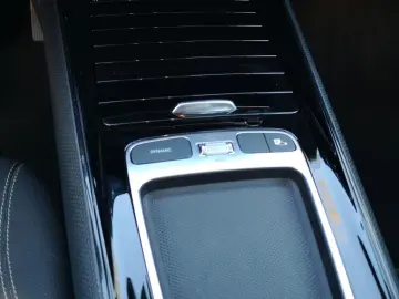MERCEDES-BENZ GLB 180 d  AHK Navi el.Heck PTS LED SHZG SpurH