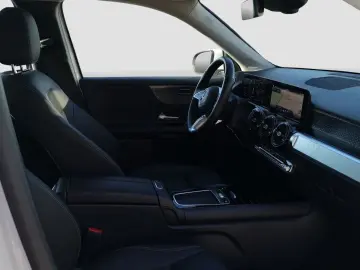 MERCEDES-BENZ GLB 180 d  AHK Navi el.Heck PTS LED SHZG SpurH