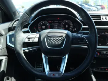 AUDI Q3 Sportback 35 TFSI S line PANO AHK ACC RFK