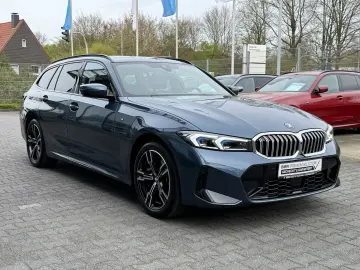 BMW 330e xDrive Touring M Sport   Stop&Go AHK Pano