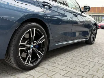 BMW 330e xDrive Touring M Sport   Stop&Go AHK Pano