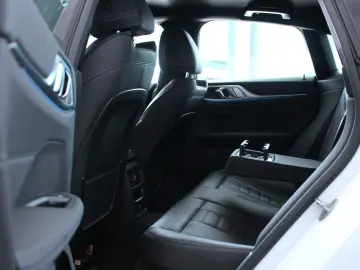BMW i4 M50 Gran Coupe (G26E)  ACC KAMERA HUD Keyless
