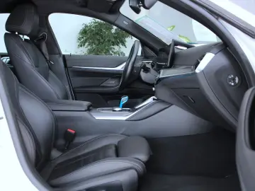 BMW i4 M50 Gran Coupe (G26E)  ACC KAMERA HUD Keyless