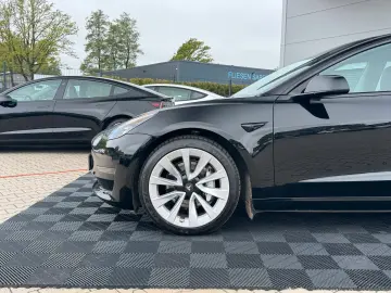 TESLA MODEL 3 LONG RANGE DUAL MOTOR   AMD RYZEN