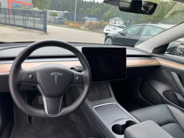 TESLA MODEL 3 LONG RANGE DUAL MOTOR   AMD RYZEN