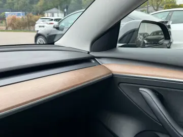TESLA MODEL 3 LONG RANGE DUAL MOTOR   AMD RYZEN