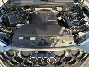 AUDI Q5 SUV TDI quattro S line S tr. AHK ACC LED eGD.