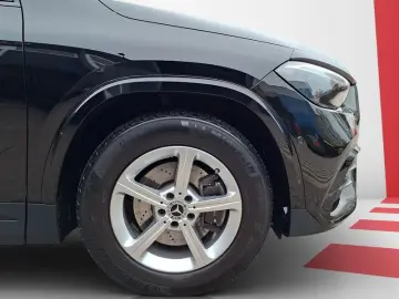 MERCEDES-BENZ GLA 180 d AMG KAMERA DISTRO AHK SHZ LED NIGHT