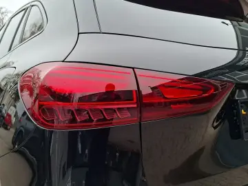 MERCEDES-BENZ GLA 180 d AMG KAMERA DISTRO AHK SHZ LED NIGHT
