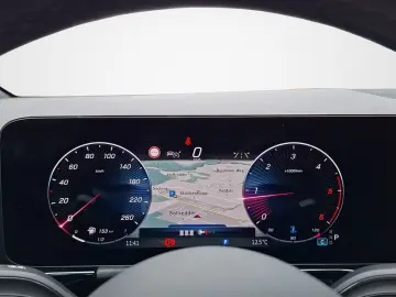 MERCEDES-BENZ GLA 180 d AMG KAMERA DISTRO AHK SHZ LED NIGHT