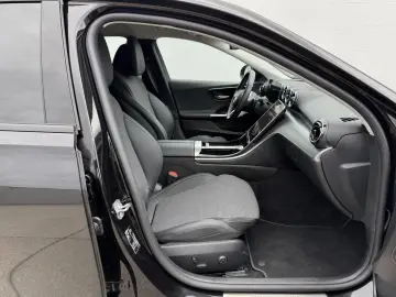 MERCEDES-BENZ C 200d Avantgarde 1.HD CARPLAY SHZ 360…