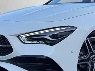 MERCEDES-BENZ CLA 180 AMG Distronic Ambiente LED Kam…