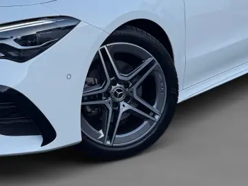 MERCEDES-BENZ CLA 180 AMG Distronic Ambiente LED Kam…