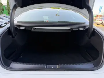 MERCEDES-BENZ CLA 180 AMG Distronic Ambiente LED Kam…