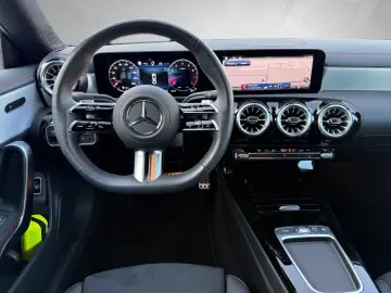 MERCEDES-BENZ CLA 180 AMG Distronic Ambiente LED Kam…