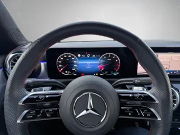 MERCEDES-BENZ CLA 180 AMG Distronic Ambiente LED Kam…