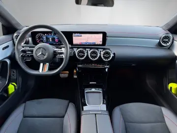 MERCEDES-BENZ CLA 180 AMG Distronic Ambiente LED Kam…