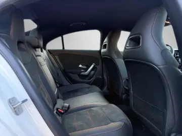 MERCEDES-BENZ CLA 180 AMG Distronic Ambiente LED Kam…