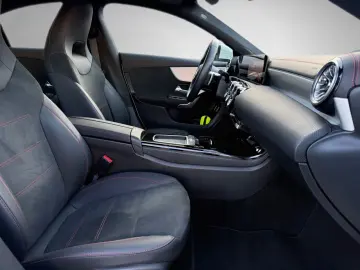 MERCEDES-BENZ CLA 180 AMG Distronic Ambiente LED Kam…