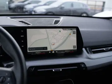 BMW iX1 xDrive30. Sitzheizung.Navi