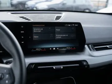 BMW iX1 xDrive30. Sitzheizung.Navi