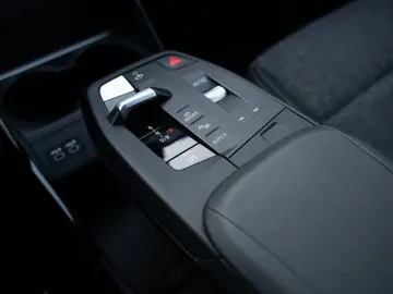 BMW iX1 xDrive30. Sitzheizung.Navi