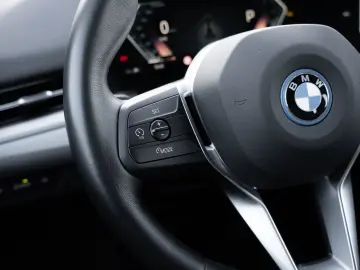 BMW iX1 xDrive30. Sitzheizung.Navi