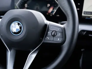 BMW iX1 xDrive30. Sitzheizung.Navi