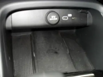 VOLVO C40 Ultimate AWD   Pano   HK   Kamera