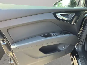 AUDI Q4 40 e-tron S line LED Navi HuD Kamera