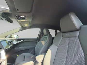 AUDI Q4 40 e-tron S line LED Navi HuD Kamera